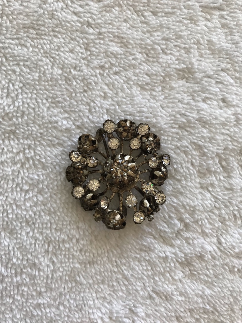 Vintage-Inspired Rhinestone Flower Brooch - Silver Tone